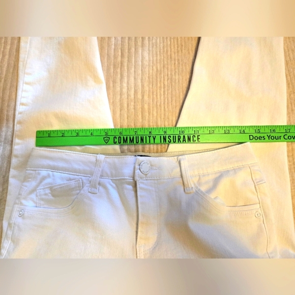 MAC AND ME WHITE FRAYED HEM JEANS. SIZE 6. - Picture 7 of 10